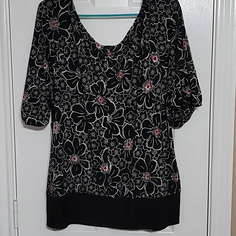 Venezia Black Floral Scoop Neck Blouse with Pink Centers - Picture 6 of 6